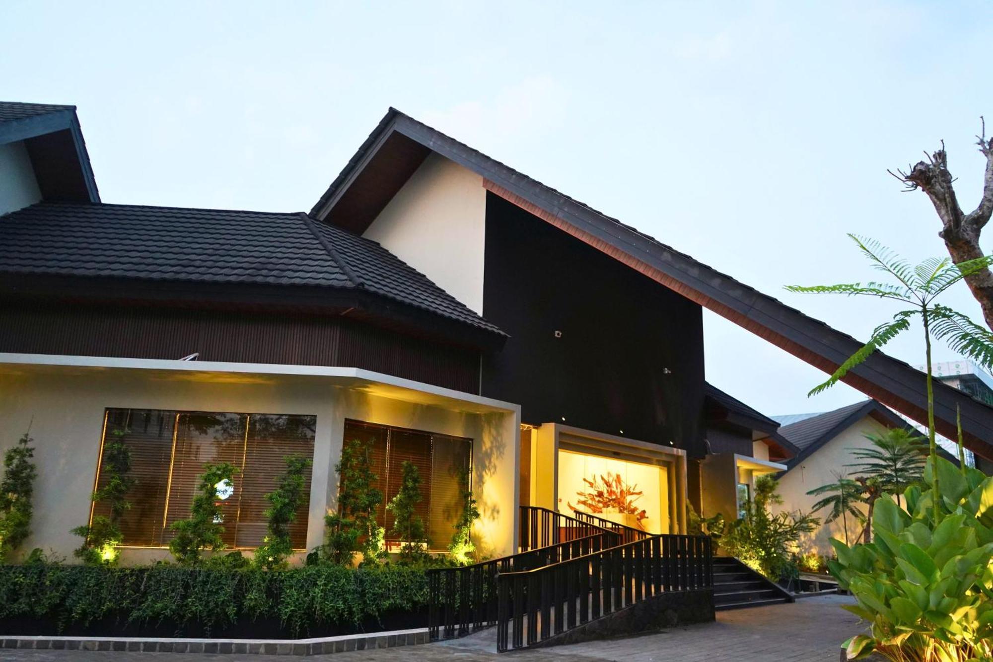 Azana Garden Hill Resort Blora Bagian luar foto